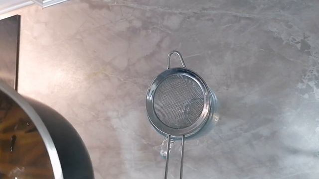 Comment Infuser De La Citronnelle, Des Clous De Girofle Et Du Gingembre Pour Une Boisson énergique.