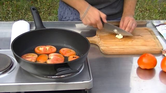 КАК ВКУСНО ПРИГОТОВИТЬ ГЛАЗУНЬЮ И САЛАТ смотреть онлайн