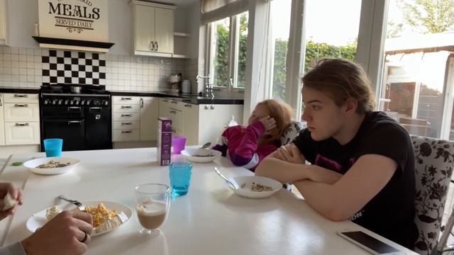 О, эти подростки! Посылка в РФ. Сэконд. IKEA. Голубые стаканы. Летняя школа. Pixels of Life смотреть онлайн