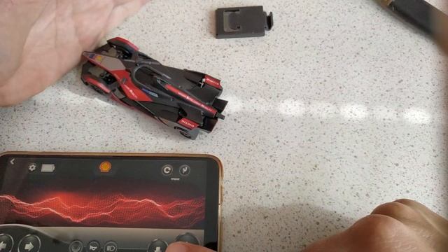 Игрушечная машинка управляется со смартфона. Shell racing bluetooth смотреть онлайн