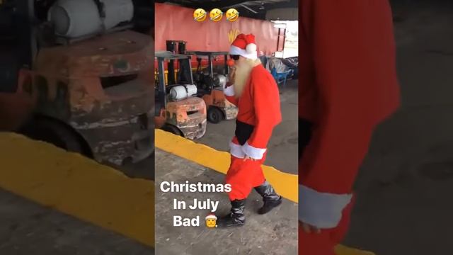 Bad Santa Christmas in July смотреть онлайн