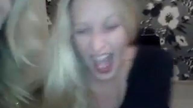 Что делать если у твоей коллеги воняют ноги смотреть онлайн