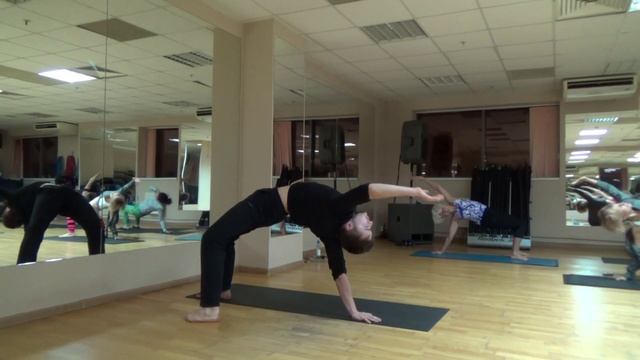 Комплекс йоги - укрепление ног и освоение хануманасаны (средний уровень. Запись занятия) смотреть онлайн