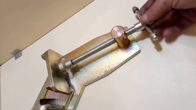 Угловые сварочные струбцины, с зажимом с внешней стороны. смотреть онлайн