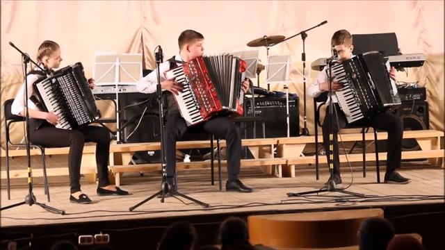 Живёт моя отрада - Трио аккордеонистов смотреть онлайн