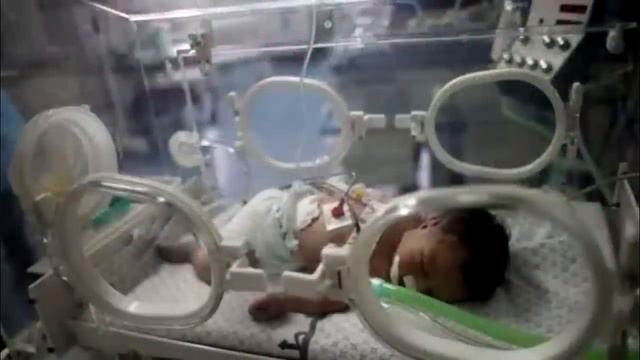 Во время похорон из гроба плач. Открыв крышку люди замерли от испуга! смотреть онлайн