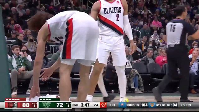 Justise Winslow says nope to Jordan Nwora on this block! смотреть онлайн