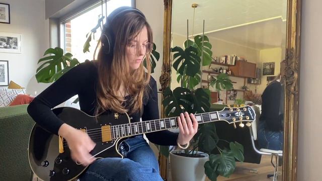 Muse- Hysteria (Guitar and Bass cover) смотреть онлайн