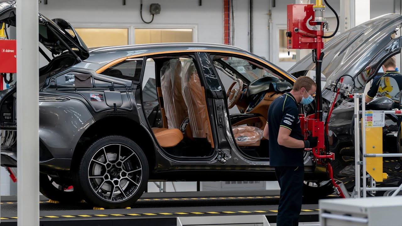 2021 Aston Martin DBX - ПРОИЗВОДСТВЕННАЯ ЛИНИЯ на заводе в Санкт-Афане. смотреть онлайн