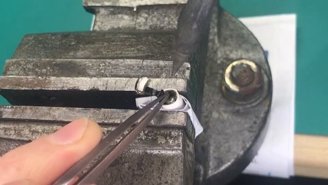 Apple AirPods A1602 / замена аккумуляторов в наушниках