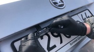 КАК ПОМЕНЯТЬ ЛАМПОЧКИ В НОМЕРЕ НА ШКОДА ФАБИА