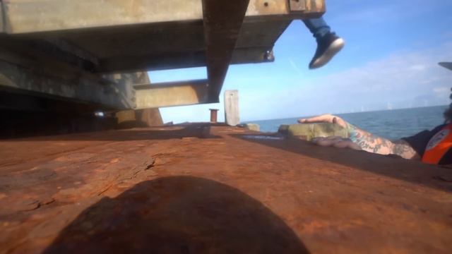 SNEAKING on board RED SANDS ABANDONED FORTS | CRAZY ADVENTURE смотреть онлайн
