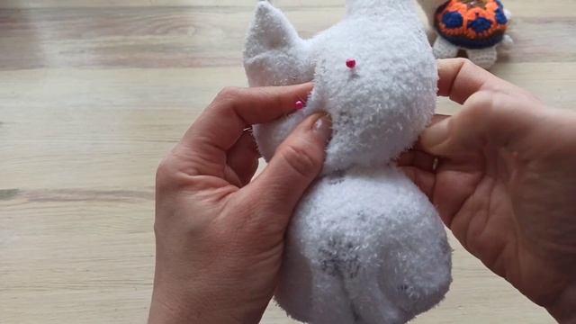 КАК СШИТЬ ИГРУШКУ СВОИМИ РУКАМИ | КОТЯТА ИЗ НОСКОВ смотреть онлайн