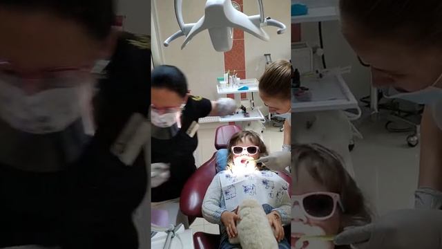 Стоматологія Дент Лайф робота з маленькими відвідувачами. Чарівна Адельшина Наталія Булатівна. смотреть онлайн