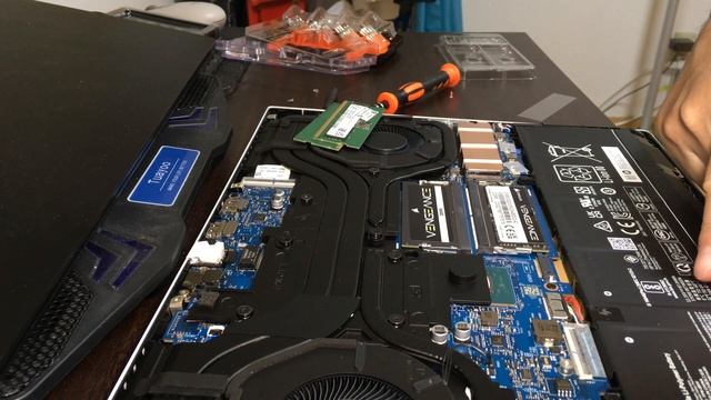 HP transcend 16を購入、PC本体、分解、SSD、メモリ、交換。 смотреть онлайн