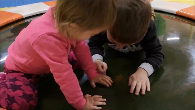 Кто с нами в ВУЛКАН ? ВЕСЕЛО проводим время с детьми\Любимое лакомство ДОЧЕНЬКИ смотреть онлайн