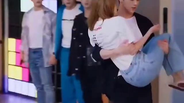 Порезала палец...?? название: влюбиться в твою улыбку ? смотреть онлайн