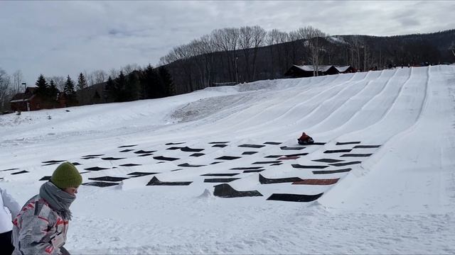 ЗИМНИЙ КУРОРТ НЬЮ-ЙОРКА - Windham Mountain - Куда поехать в Нью-Йорке на выходные семьей - TUBING смотреть онлайн