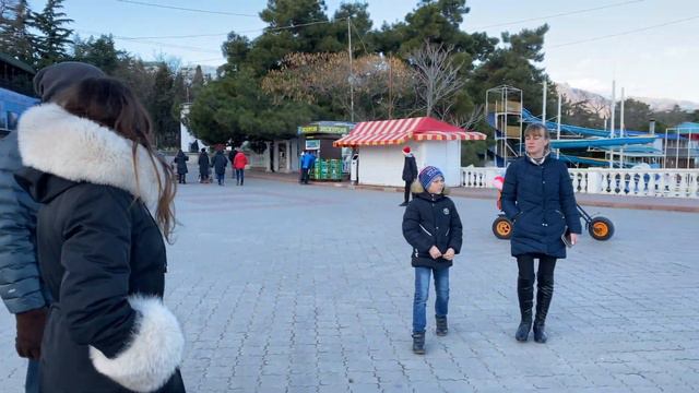 Olya Sasha Vera Vova Crimea 2020: Alushta Embankment смотреть онлайн
