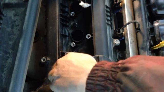 Hyundai Solaris - замена свечей зажигания.