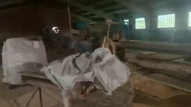 Обзор цеха (часть 4, стол поштучной подачи, брусовал 30-32 см, многопил, торцовка, горбыльник) смотреть онлайн