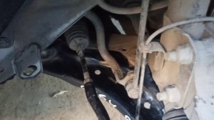 Ниссан Лиф пробег 174000км, замена рычагов и рулевых наконечников.