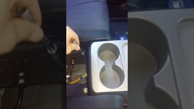 Снятие заднего сиденья (дивана) SUBARU FORESTER SH 2008