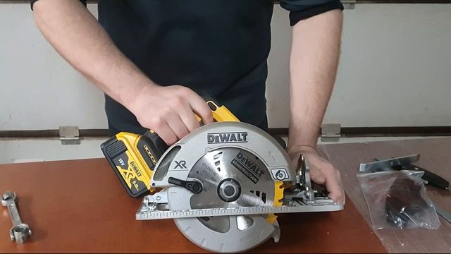 DeWALT DCS572N 18V Diskinis Pjūklas