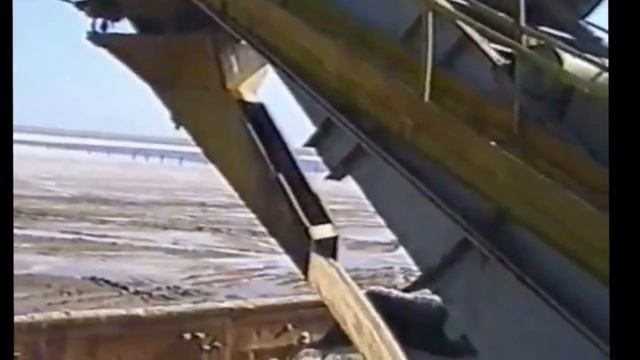 Добыча соли (оз. Баскунчак) SALT HARVESTER смотреть онлайн