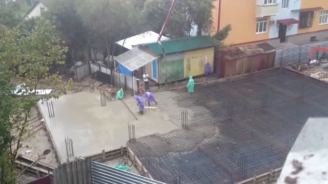 Строительство домов во время дождя смотреть онлайн