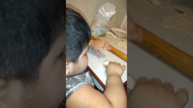 Мама печёт вкусняшку ? смотреть онлайн
