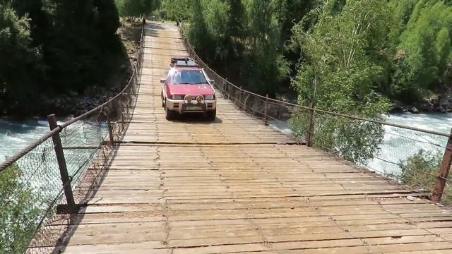 Казахстан, горы, леса, бурная река далеко в горах! смотреть онлайн