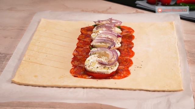 Caprese appetizer in 25 min. Puff pastry roulade with spicy salami, in the oven смотреть онлайн