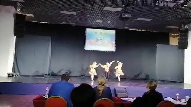 "Ромашка" сольный номер ансамбля танца "Карусель" смотреть онлайн