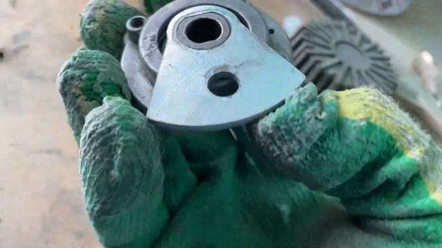 ШЛИФМАШИНКА КРУТИТСЯ КАК БЕШЕННАЯ! РЕМОНТ ЗА 5 МИНУТ И 0 РУБЛЕЙ