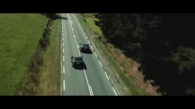 TRANSPORTER 3 - Audi A8 vs. Mercedes E-class [HD]