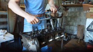 Выпрессовка направляющей втулки клапана, конструкция простого съёмника.