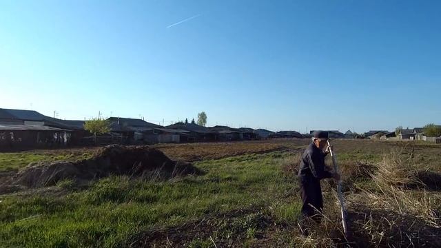 ЧЕГО ОЖИДАТЬ ОТ ТОГО САМОГО ДЕДА? ПОСТРОИЛ КРЫШУ! смотреть онлайн