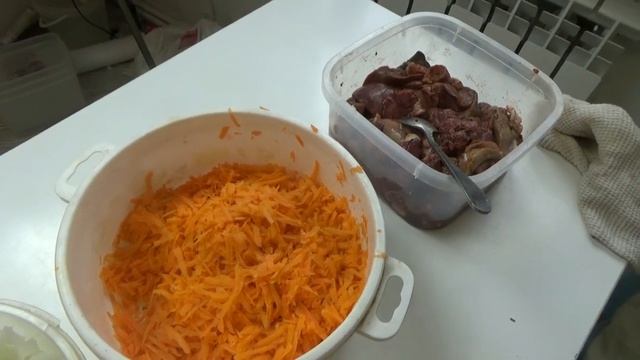 Делаем домашний паштет из куриной печени и сердечек со сливками Веселая семейка смотреть онлайн