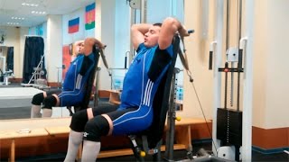 Французский жим в тренажёре: техника выполнения смотреть онлайн