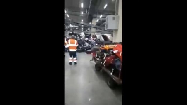 Luggage #collapse at Sheremetyevo/Багажный коллапс в Шереметьево смотреть онлайн