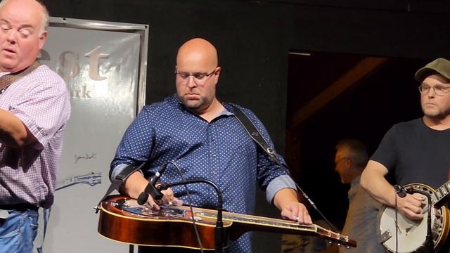 Fireball Mail / Ron Block playing JD Crowe banjo смотреть онлайн