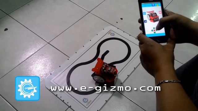 e-Gizmo's MiniBot Controlled via Bluetooth смотреть онлайн