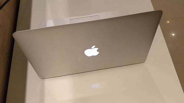 ?5 REASONS TO BUY OLD MACBOOK AIR ? 2017 IN 2020 ? HINDI смотреть онлайн