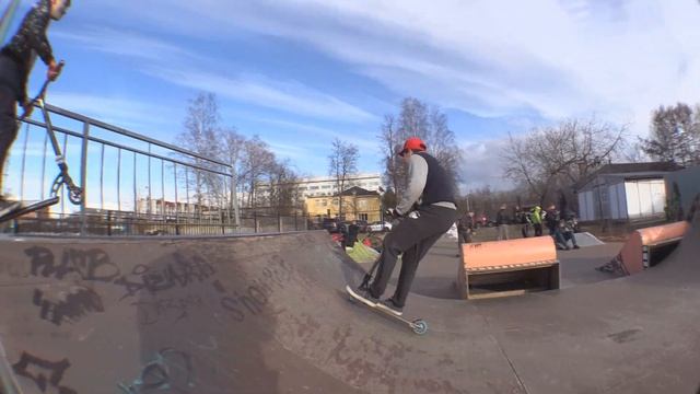 17 минут трюков на самокате) вы не осилите) #СамокатнаяИвантеевка 20170424 смотреть онлайн