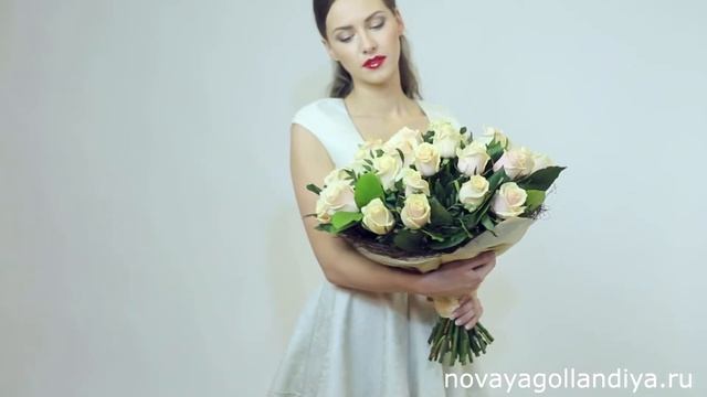 Букет из 25 роз кремового цвета. Цветы Новая Голландия смотреть онлайн