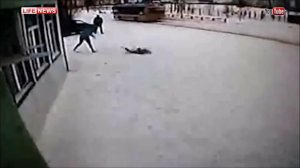 Мать избила сына