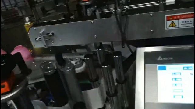 Автоматическая этикетировочная машина для нанесения двух этикеток смотреть онлайн