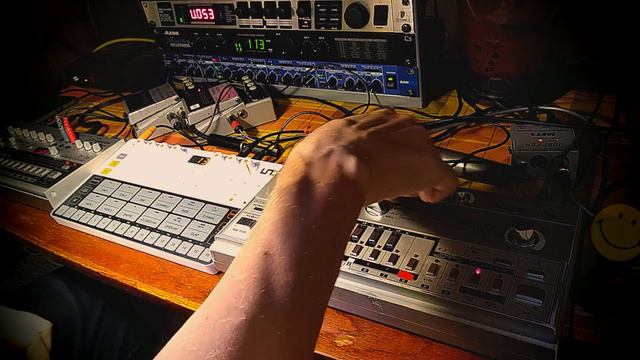 Acid House [] 2 B So Cool [] 303 & TR-06 смотреть онлайн