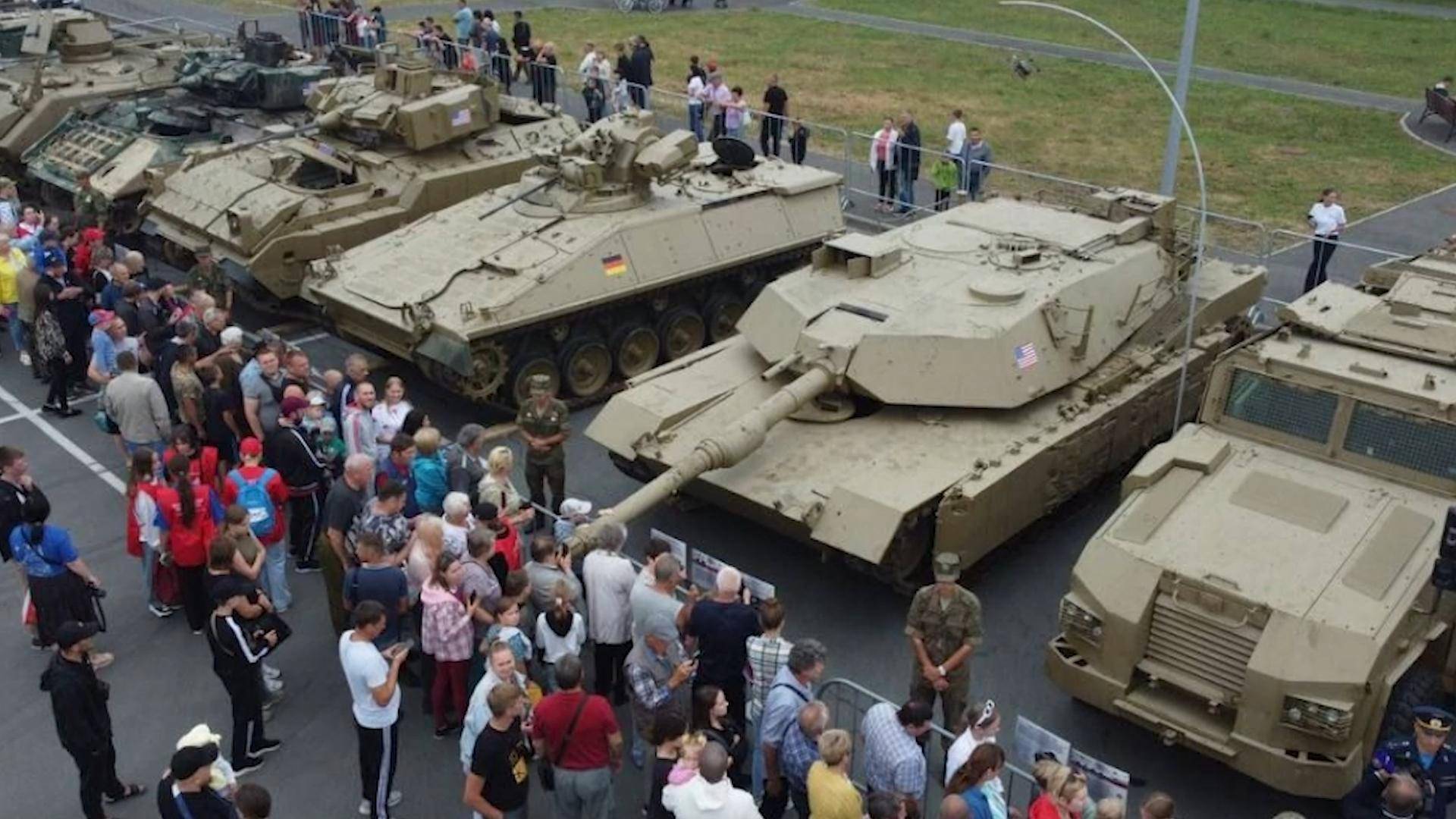 Выставка трофейной техники НАТО «Сила V правде – гордость и победа» смотреть онлайн